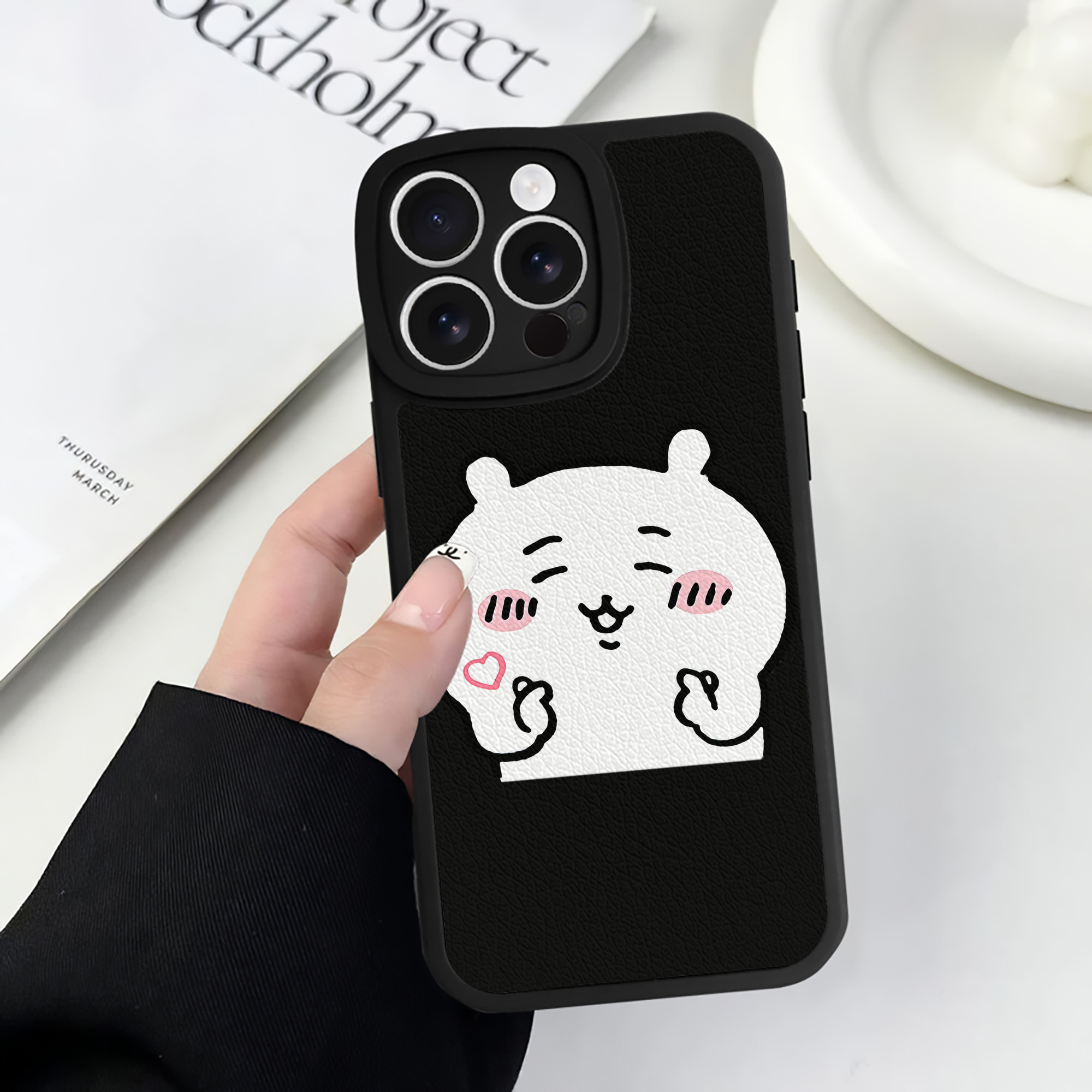 （画像用） ちいかわ ちいかわ Chii-kawa chiikawa 【iPhone 16シリーズ対応】シリコンスマホケース（レザー調） 材質：シリコン